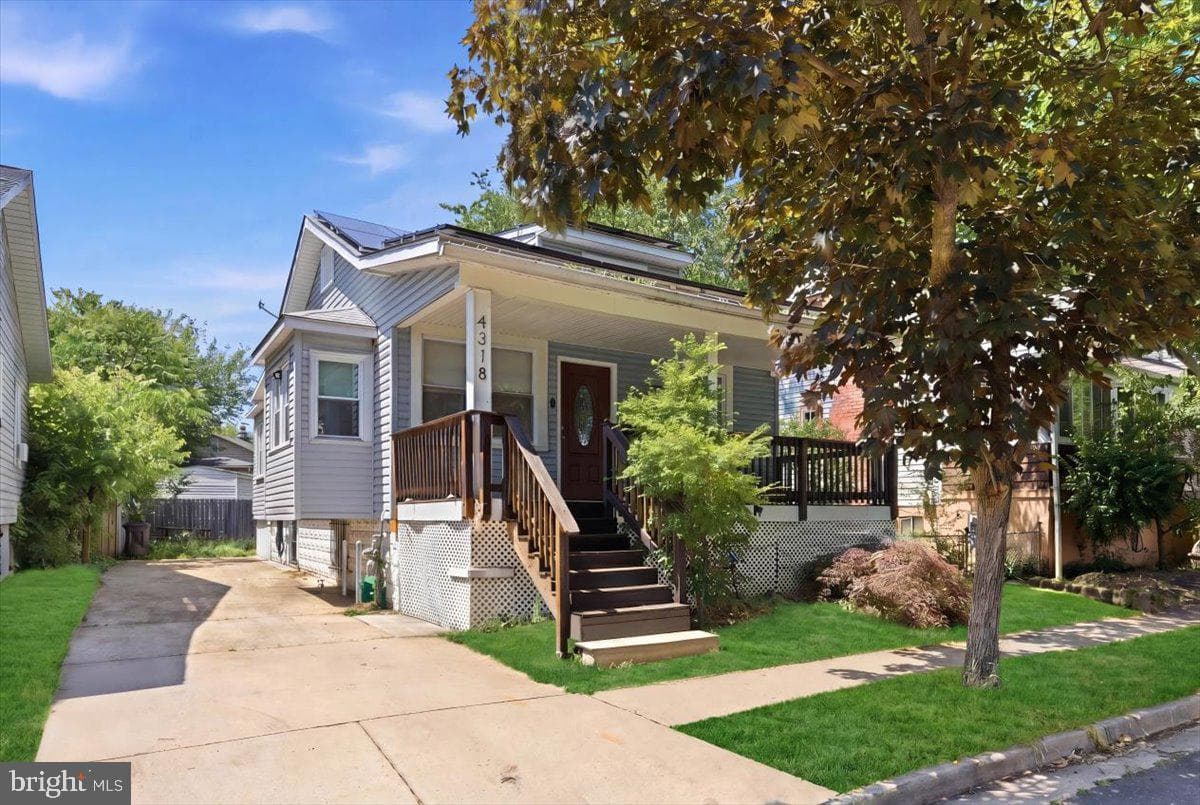 4318 Lawrence Street, Brentwood