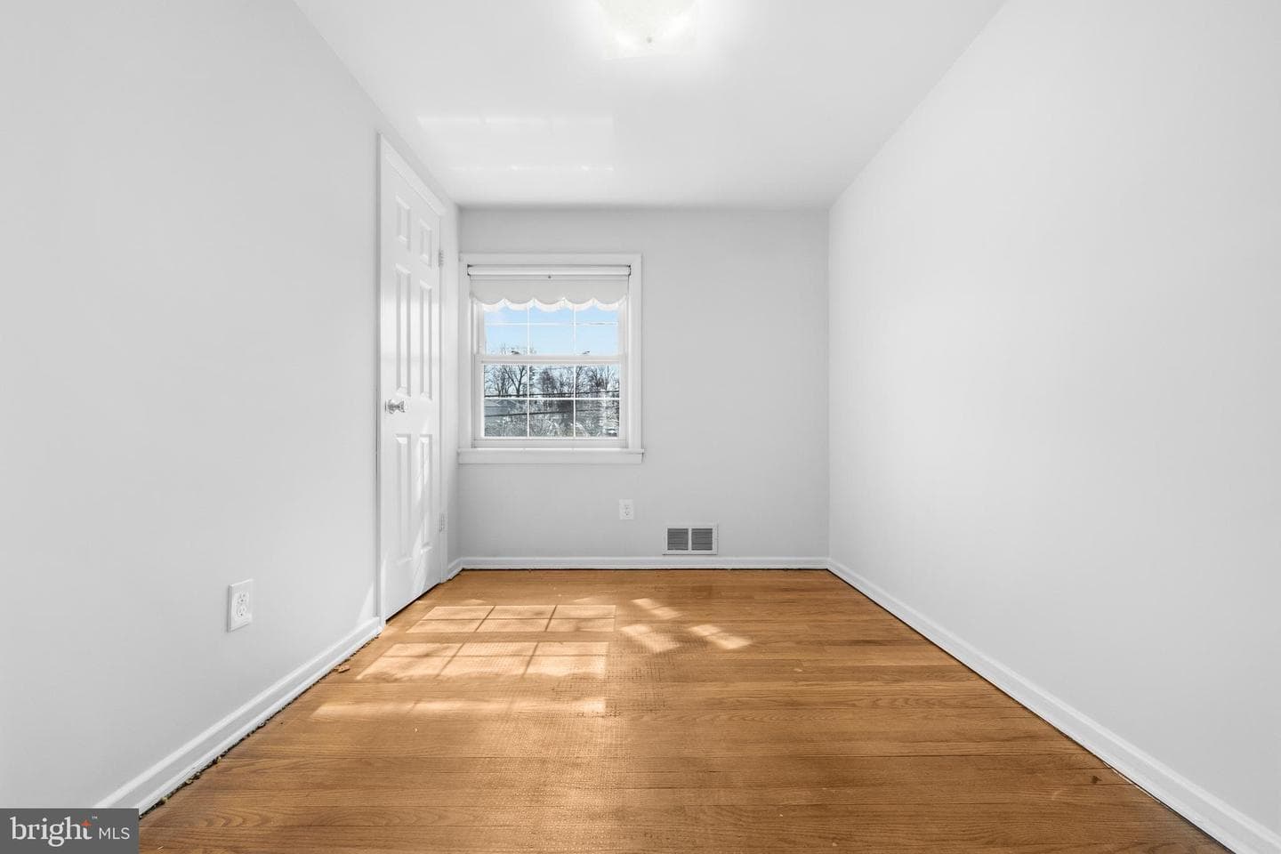 2502 Hughes Road photo 17