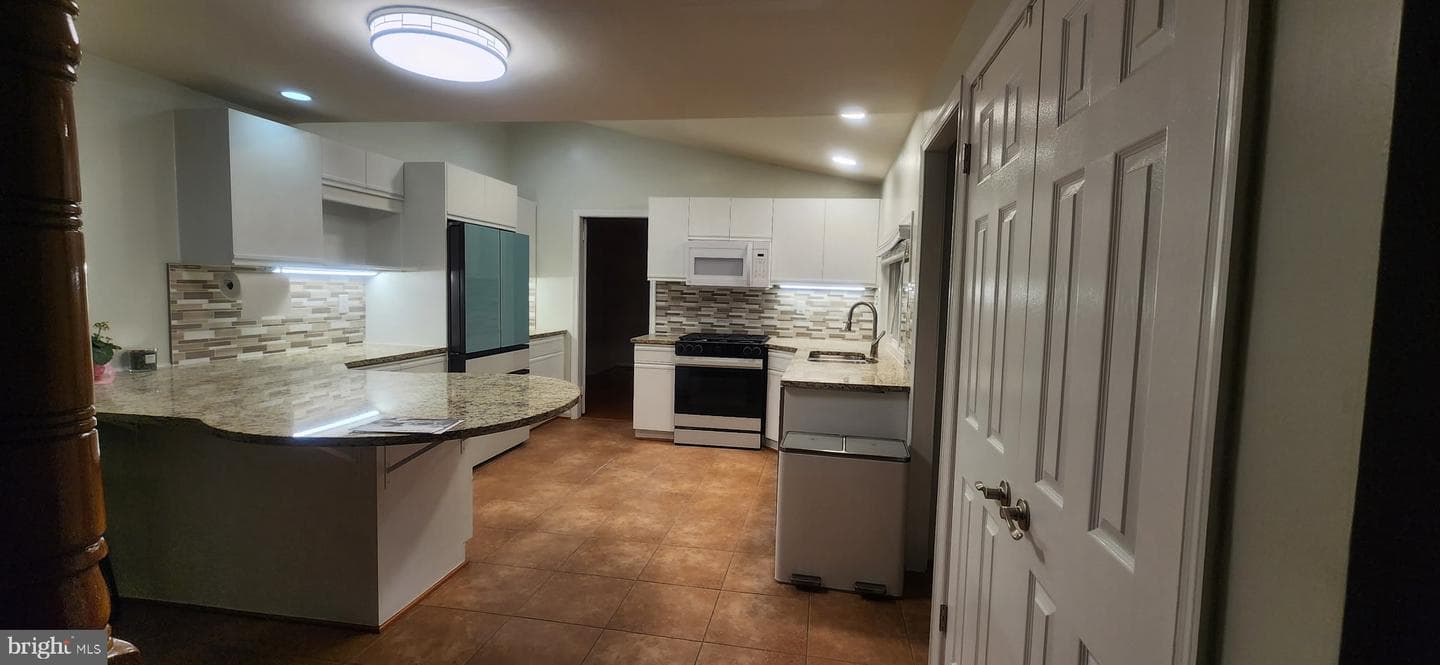 105 Saint Andrews Drive E photo 36