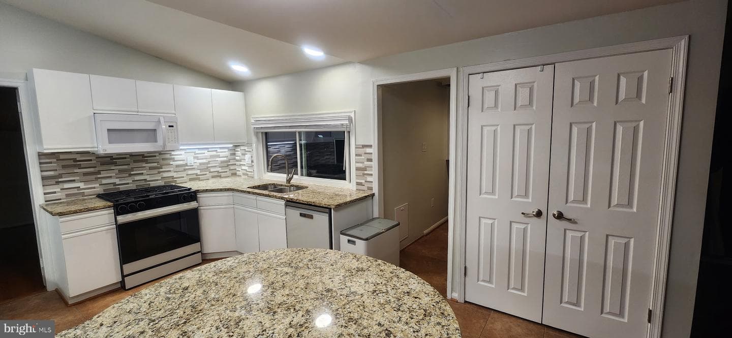 105 Saint Andrews Drive E photo 38