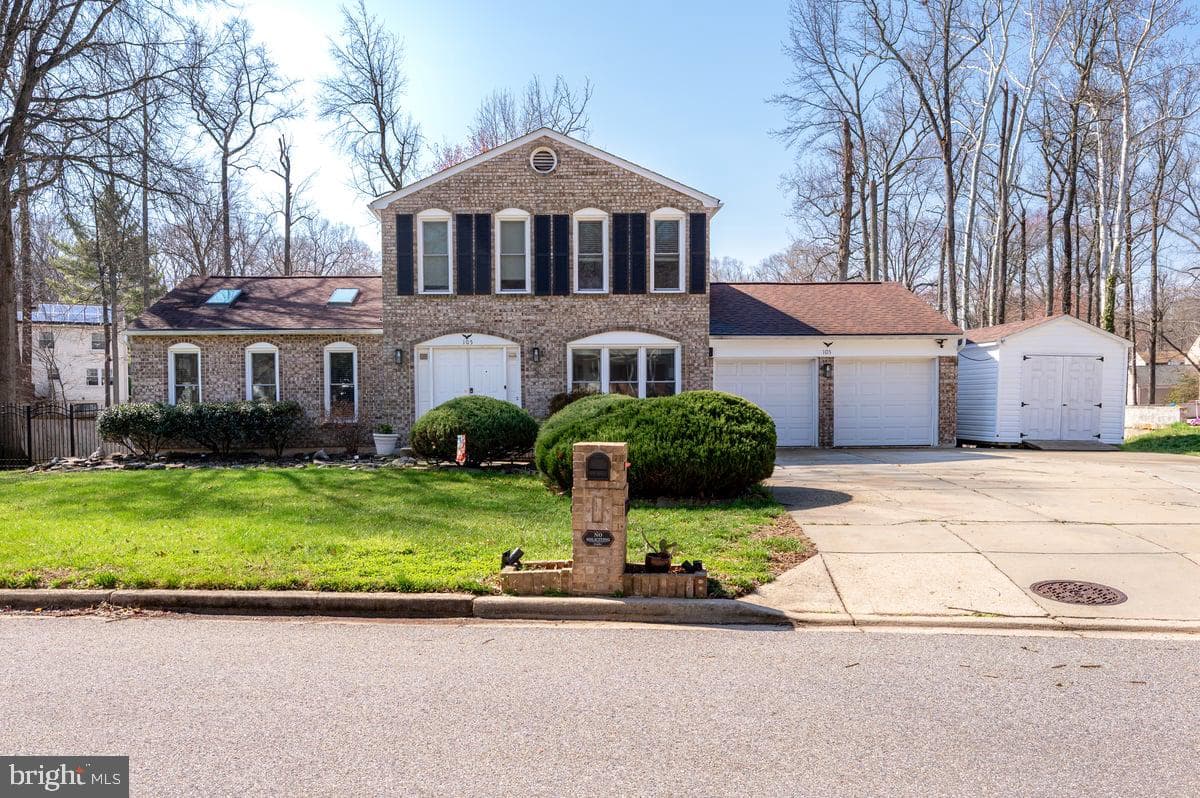 105 Saint Andrews Drive E photo 4
