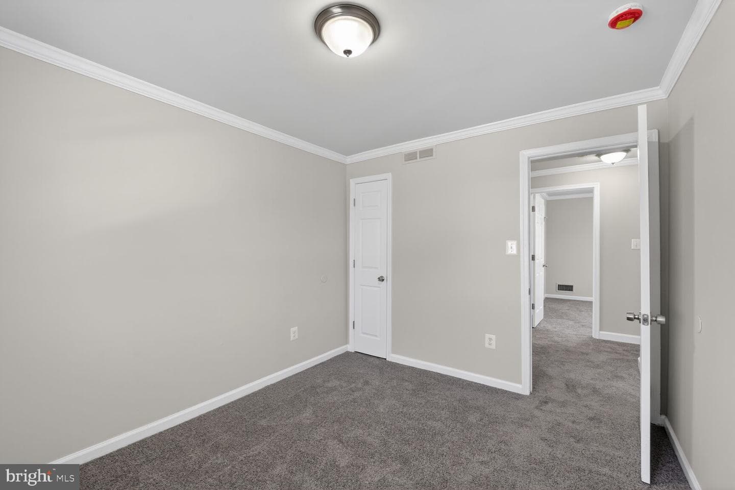 1701 Addison Road S photo 11