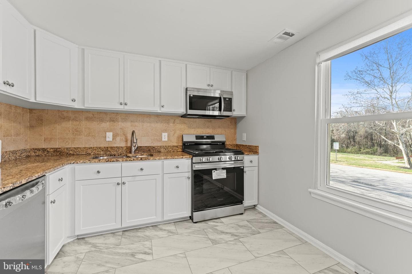 2007 Saint Bernadines Way photo 8
