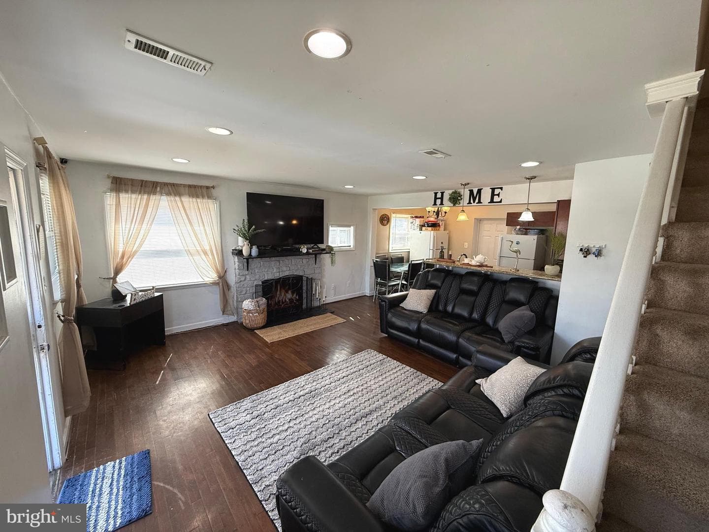 1709 Langley Way photo 4