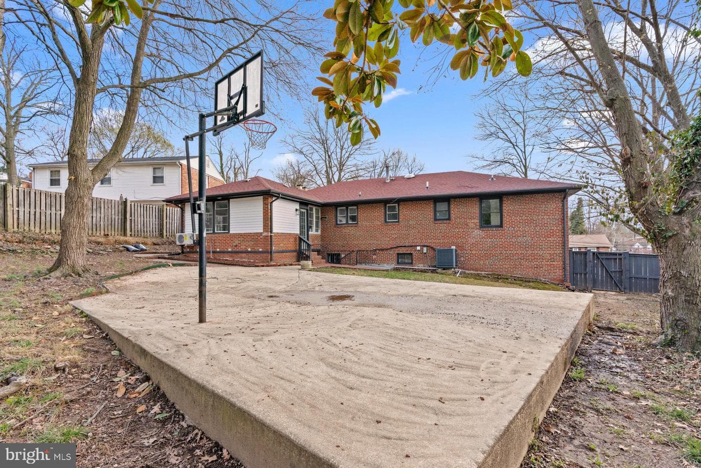 2402 Fairlawn Street photo 40