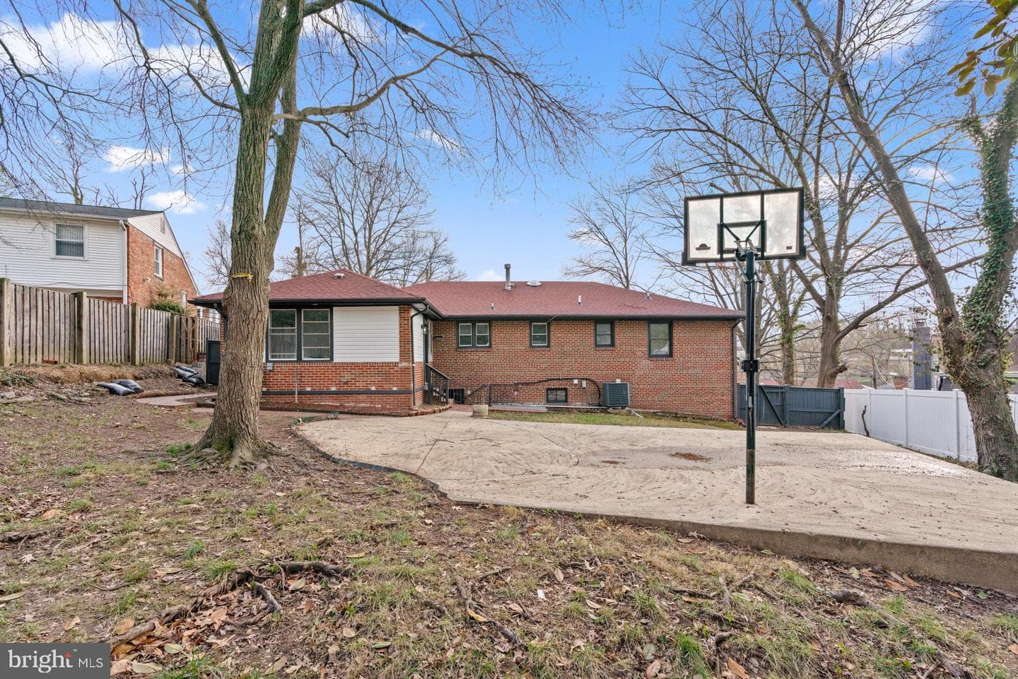 2402 Fairlawn Street photo 41