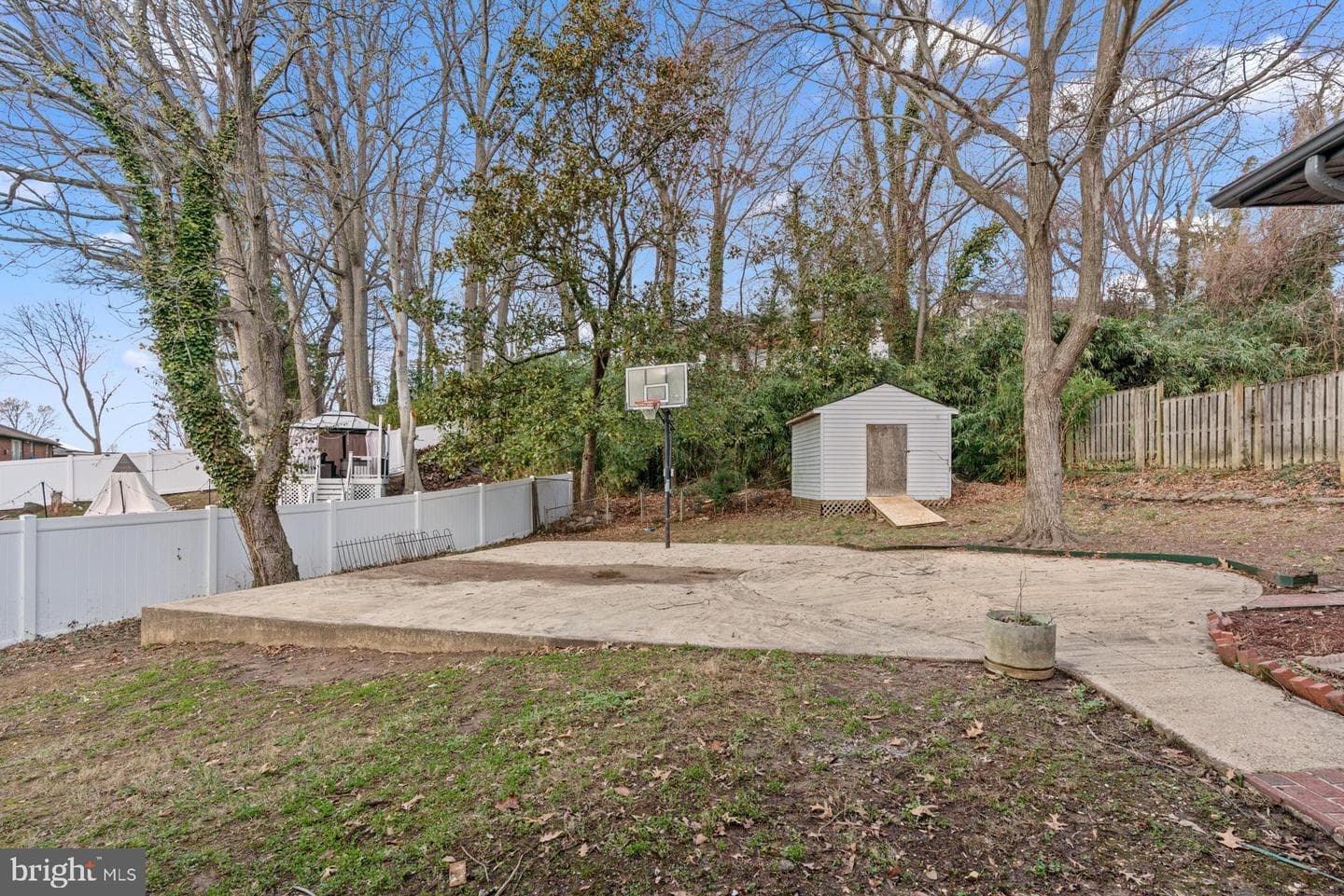 2402 Fairlawn Street photo 44