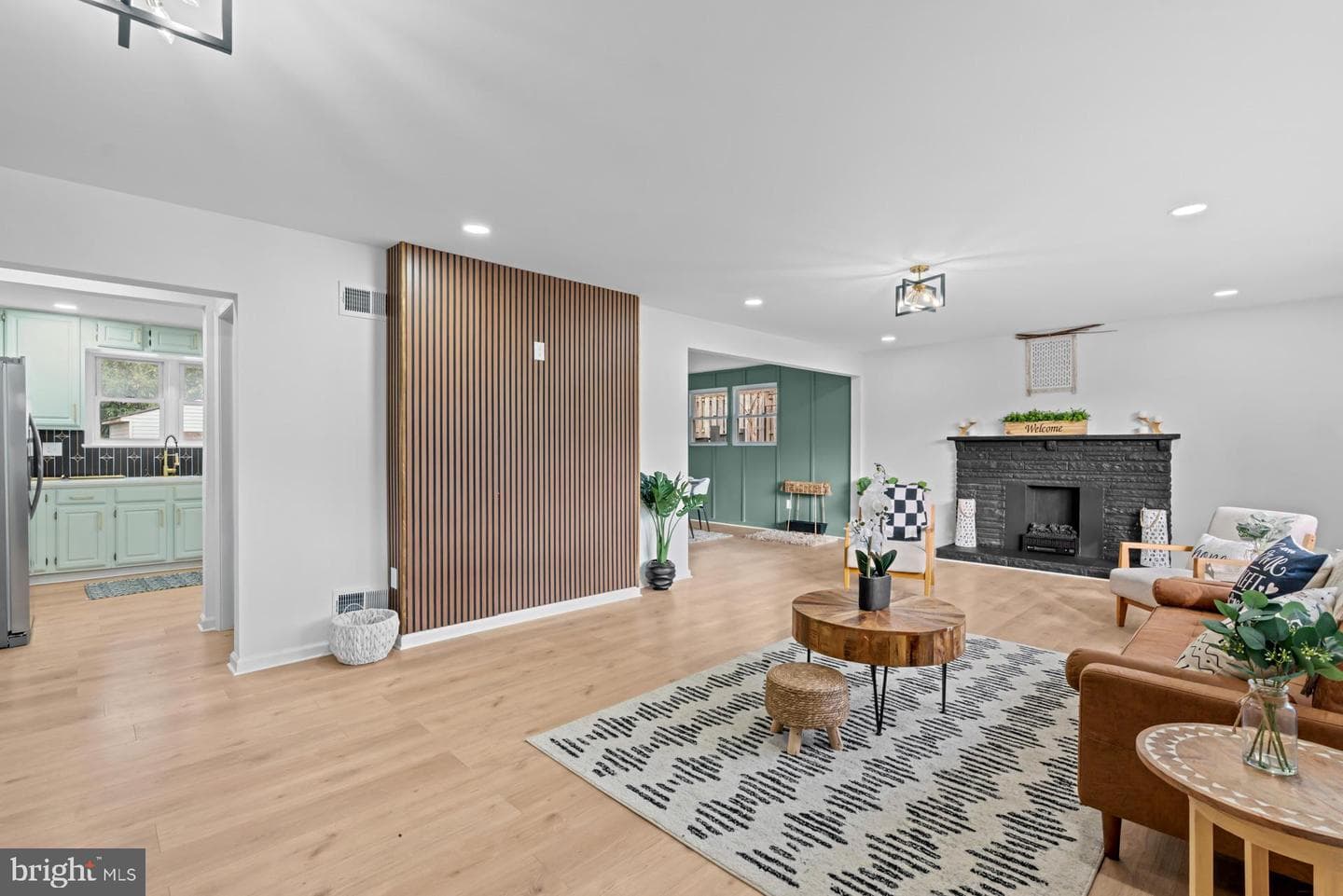2402 Fairlawn Street photo 8