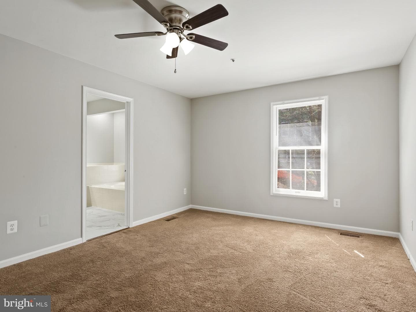 9423 Rosmarin Way photo 10