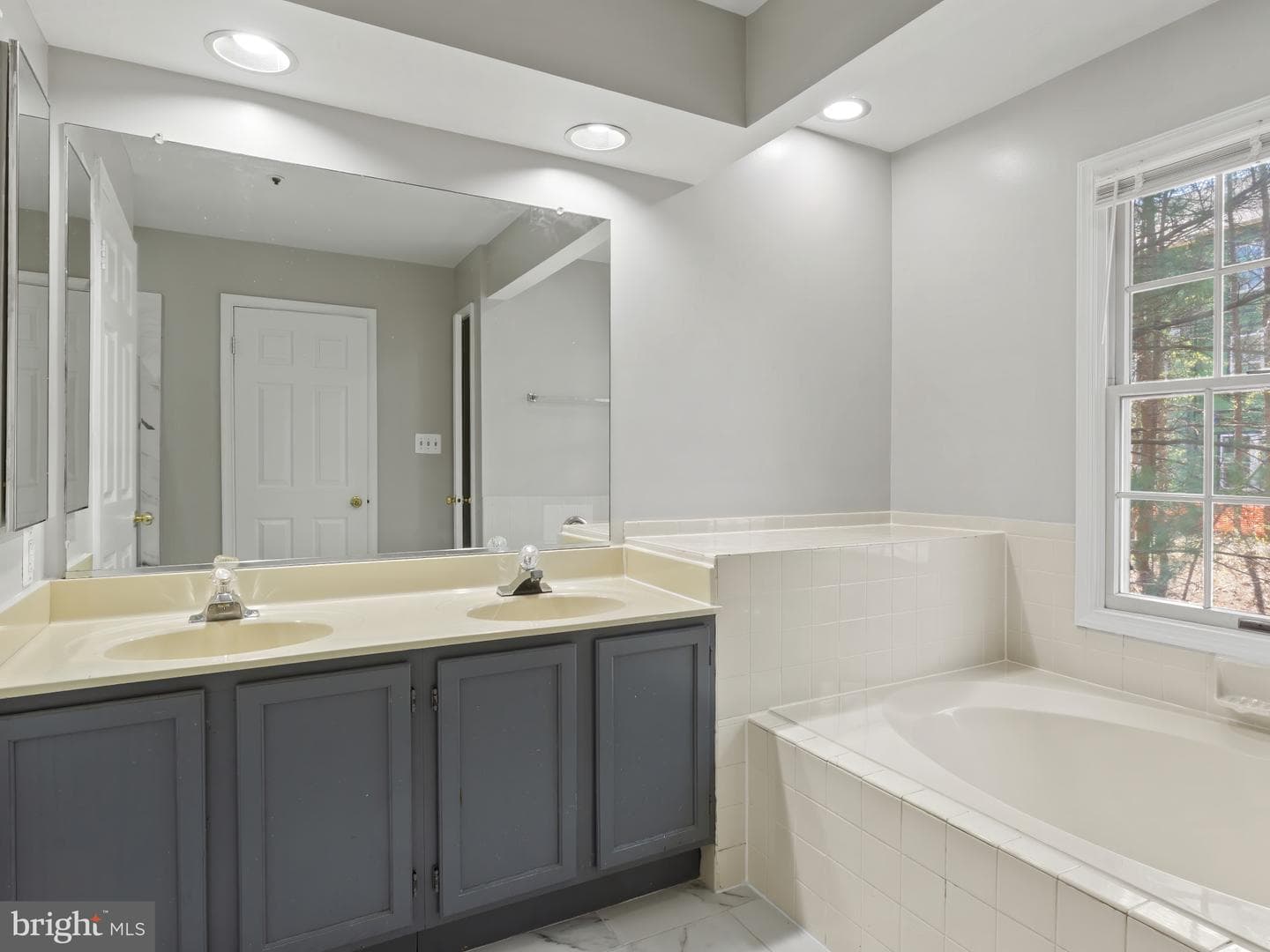 9423 Rosmarin Way photo 23