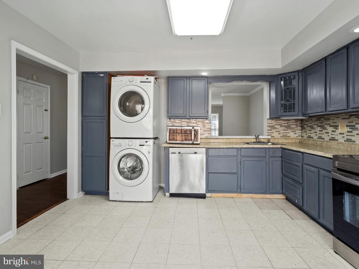 9423 Rosmarin Way photo 7