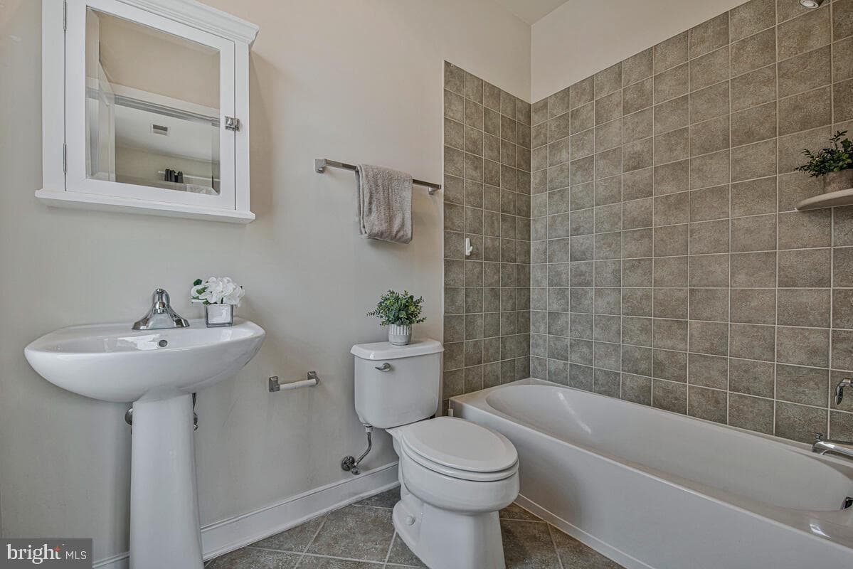 5701 44th Avenue photo 36