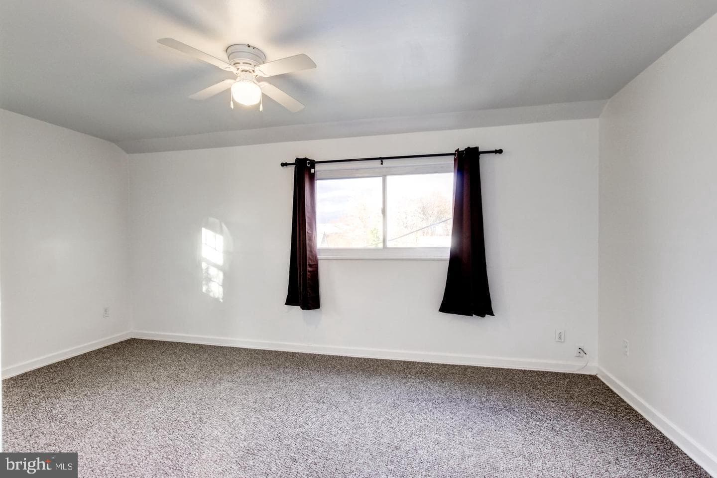 5907 Longfellow Street photo 10