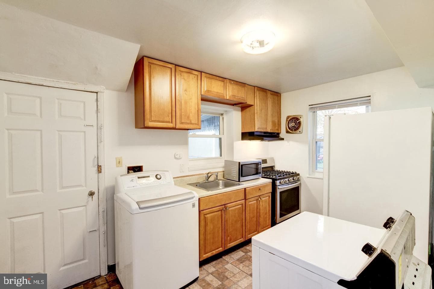 5907 Longfellow Street photo 7