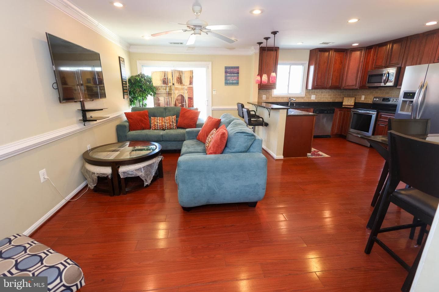 7512 Courtney Place photo 4