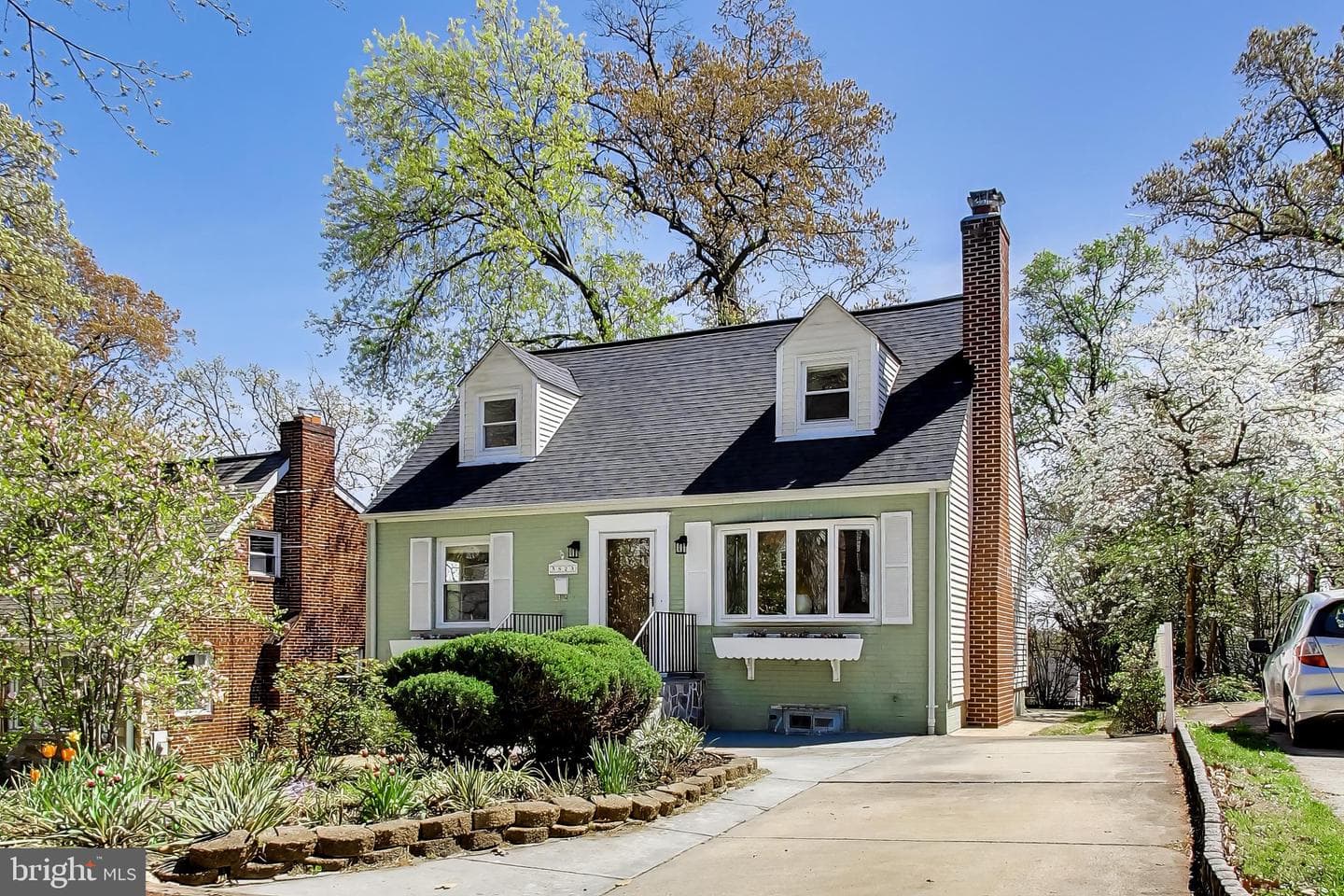 5823 Dewey Street