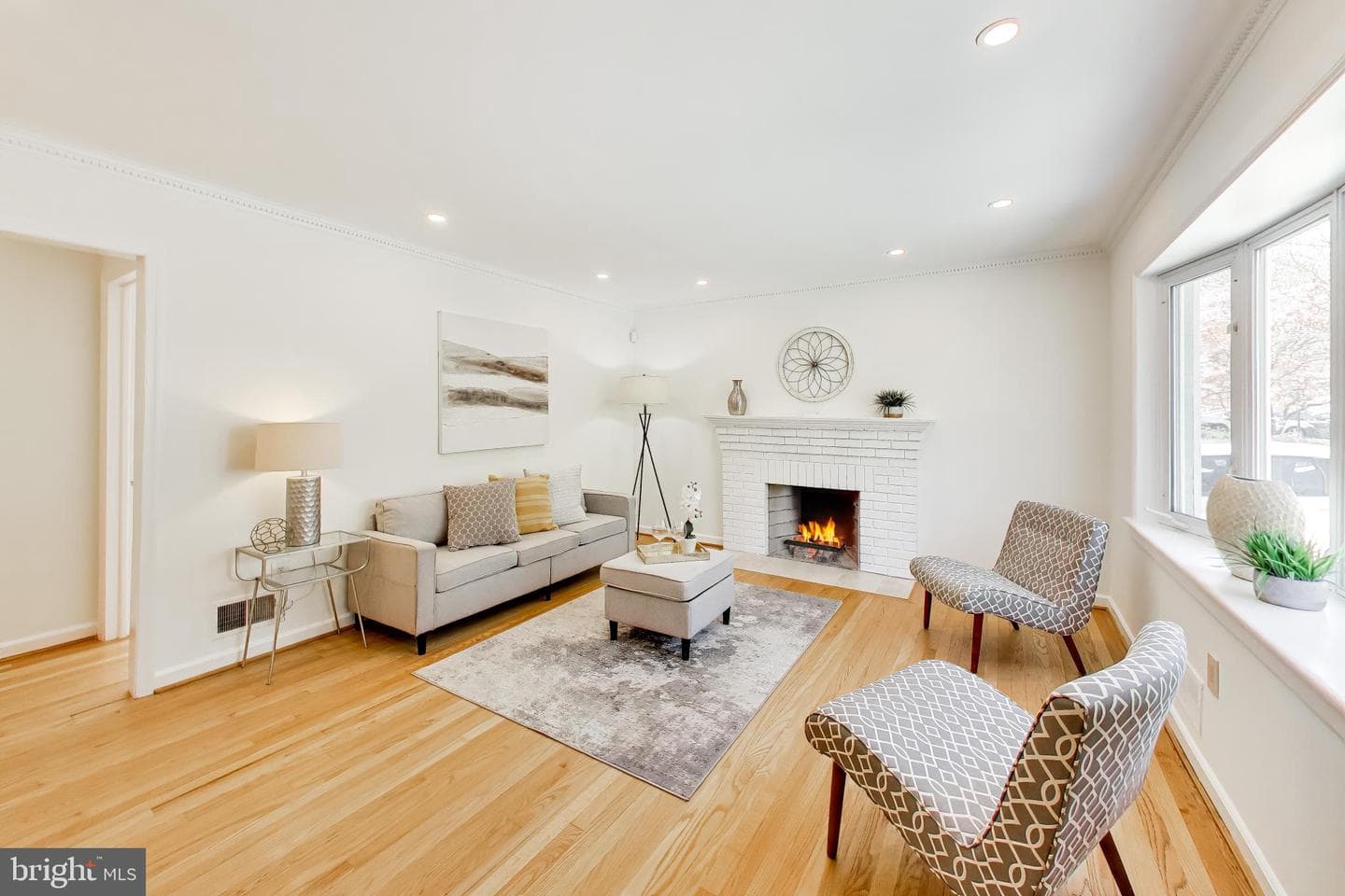 5823 Dewey Street photo 3