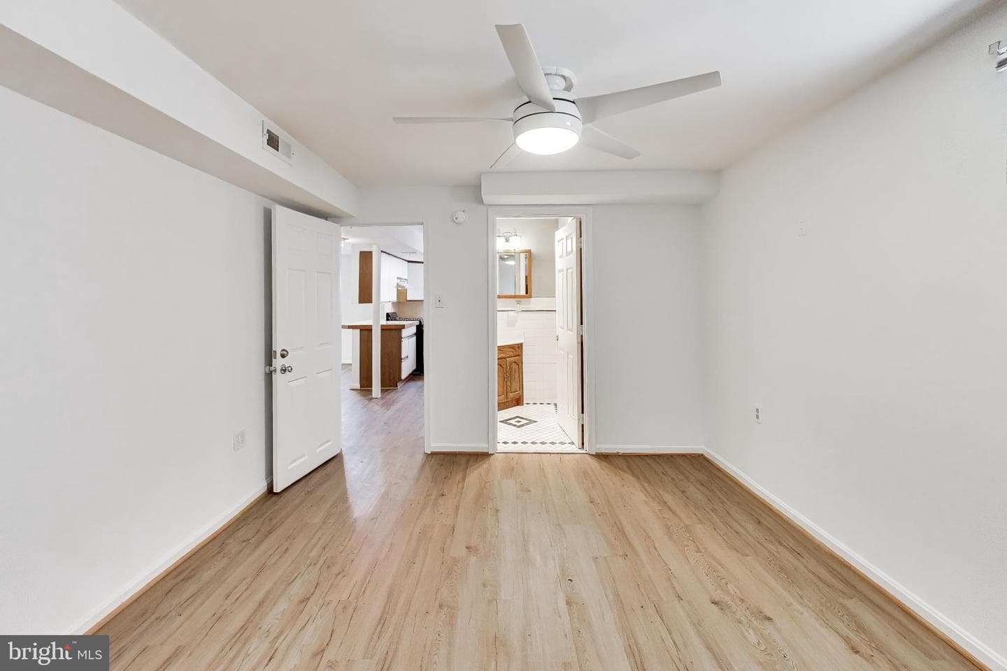 5823 Dewey Street photo 32