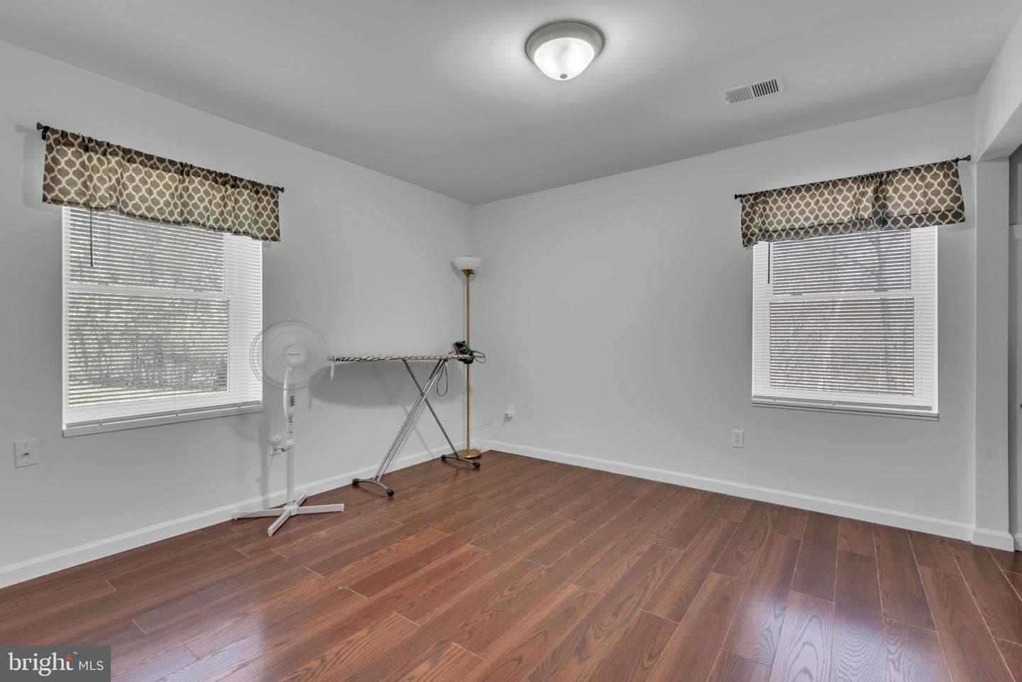 2012 Frontier Court photo 29