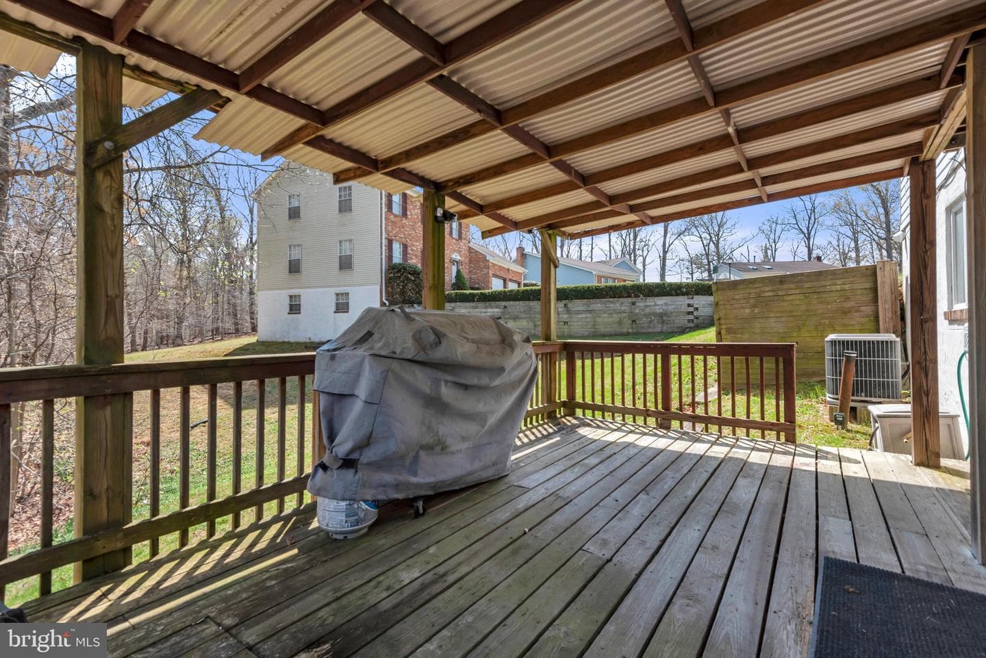 2012 Frontier Court photo 40