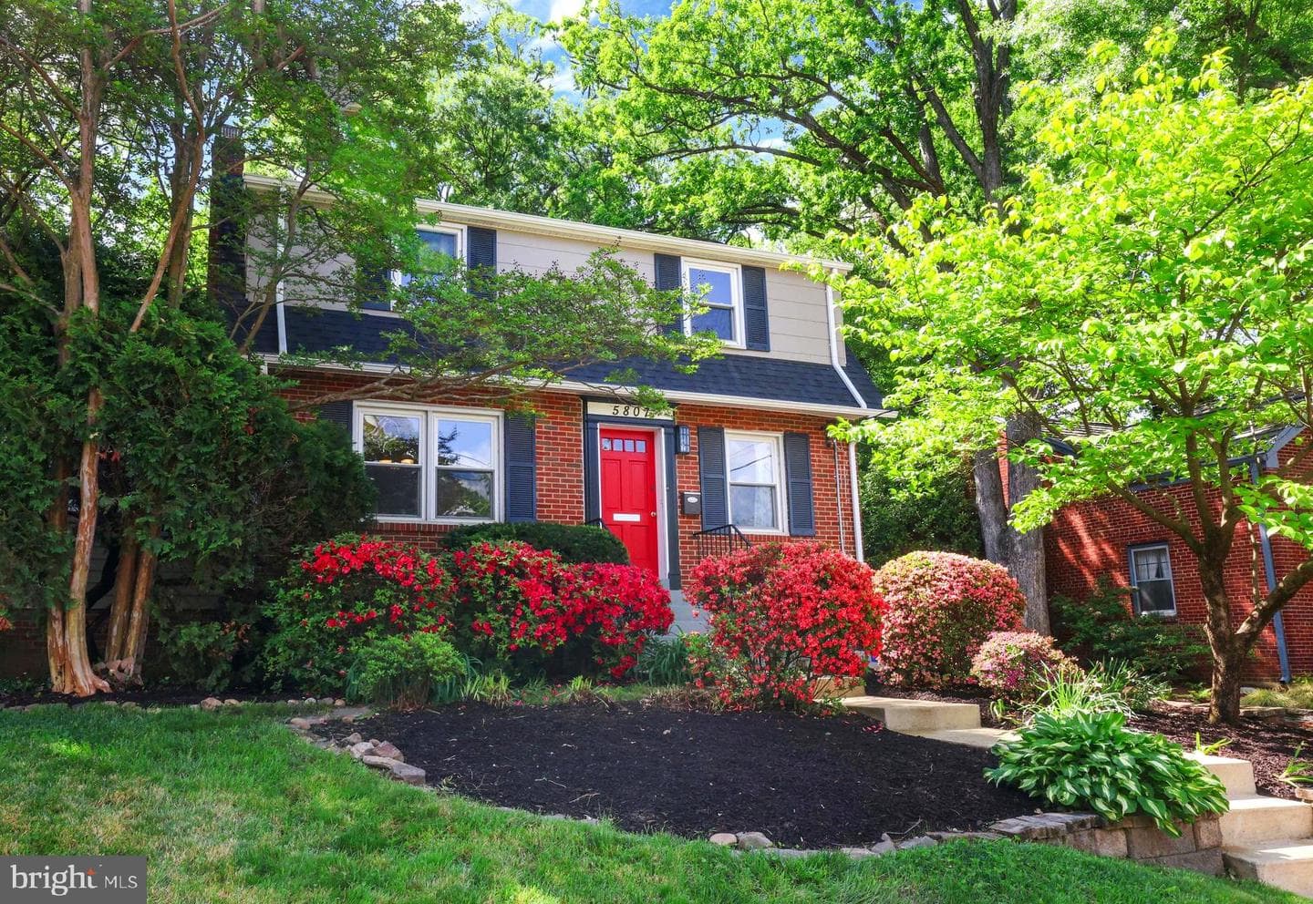 5807 Carlyle