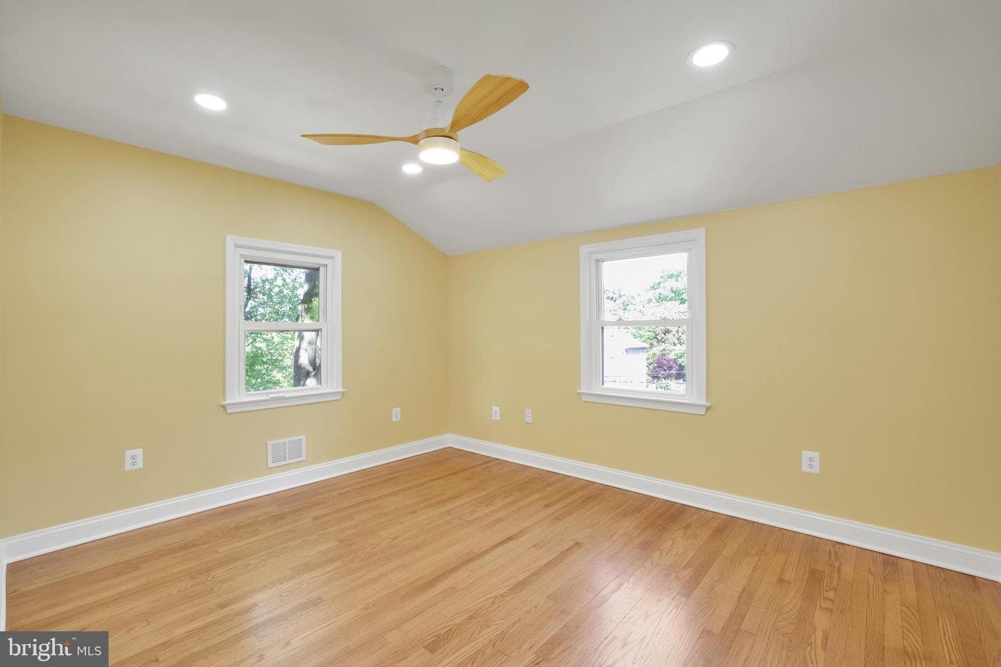 5807 Carlyle photo 40