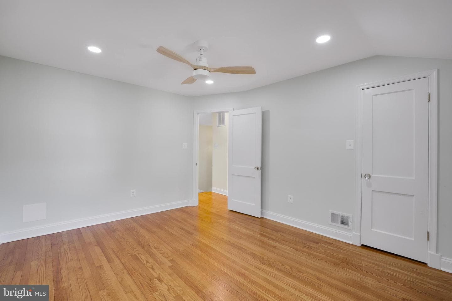 5807 Carlyle photo 44