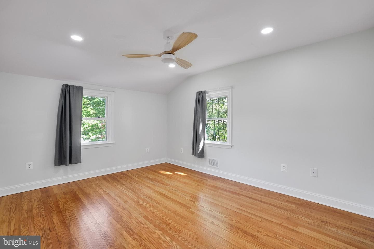 5807 Carlyle photo 45