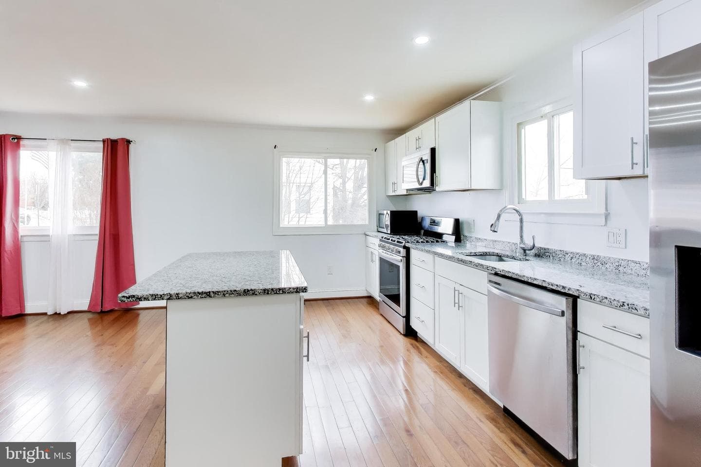 1028 Ward Street photo 12