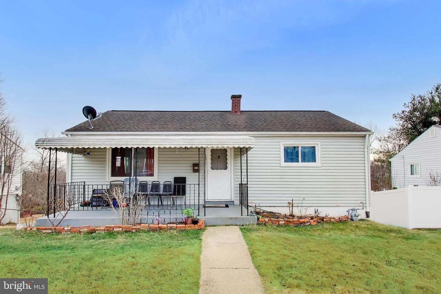 1028 Ward Street photo 3