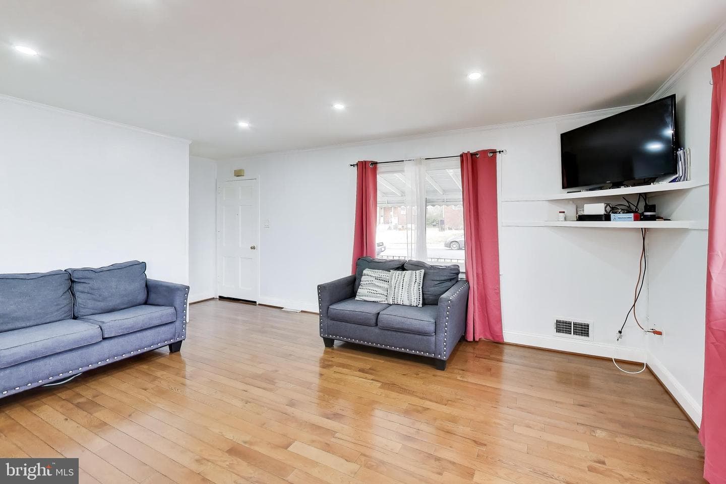 1028 Ward Street photo 8