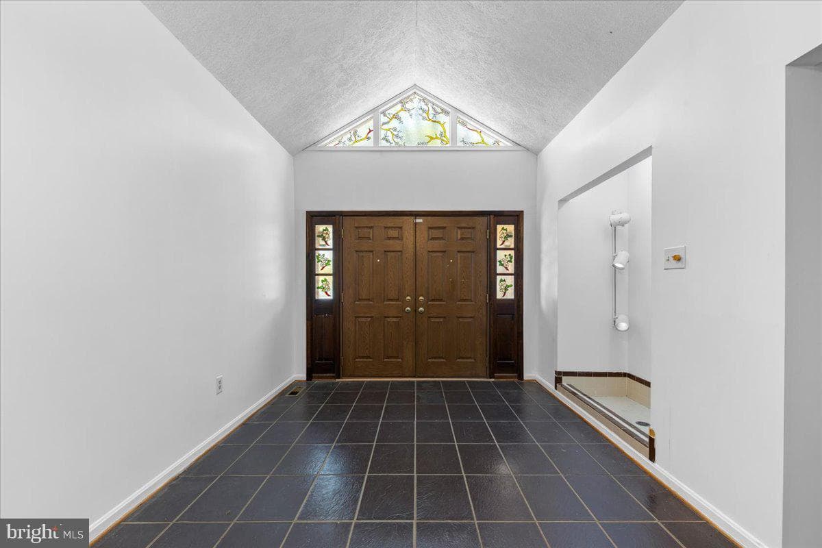 727 Gleneagles Drive photo 7