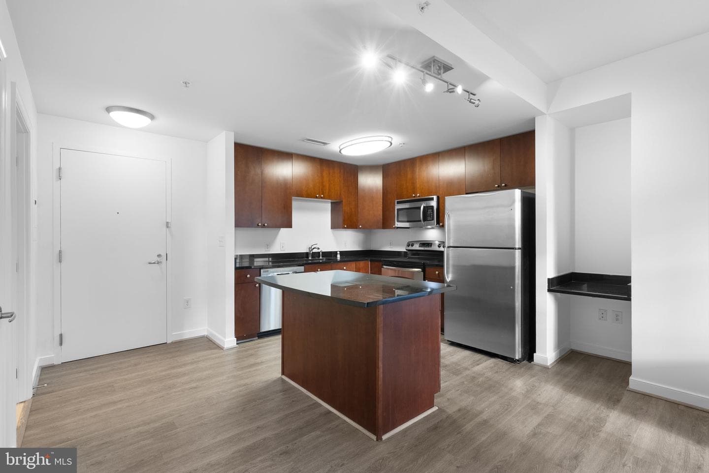 155 Potomac Passage #713 photo 5