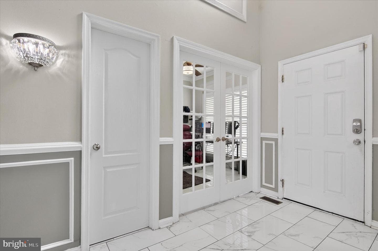 7504 White Plains Lane photo 4