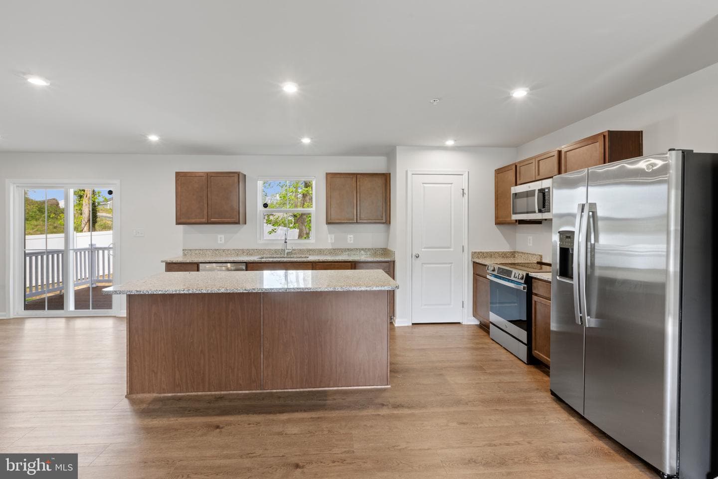 1100 Shumi Court photo 4