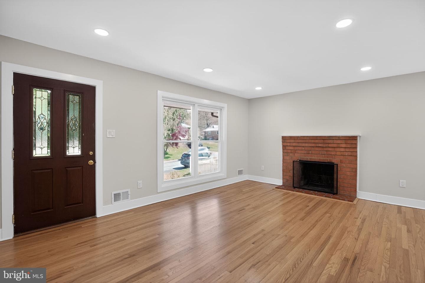 7303 Epping Avenue photo 10