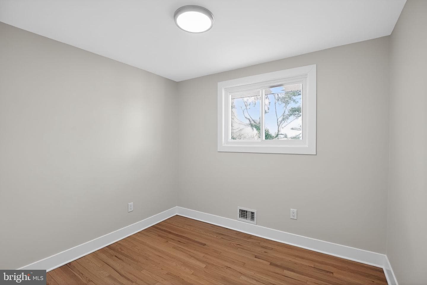 7303 Epping Avenue photo 13