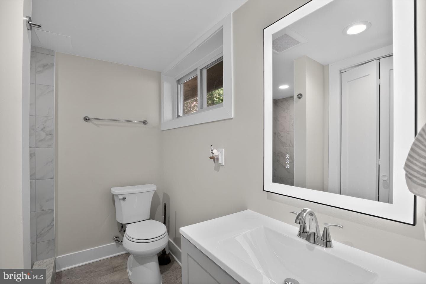 7303 Epping Avenue photo 24