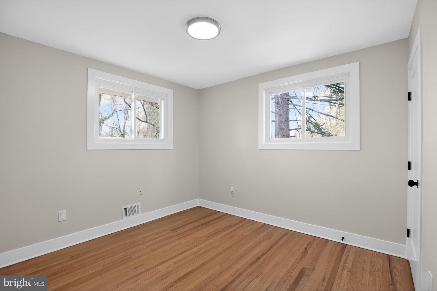 7303 Epping Avenue photo 8
