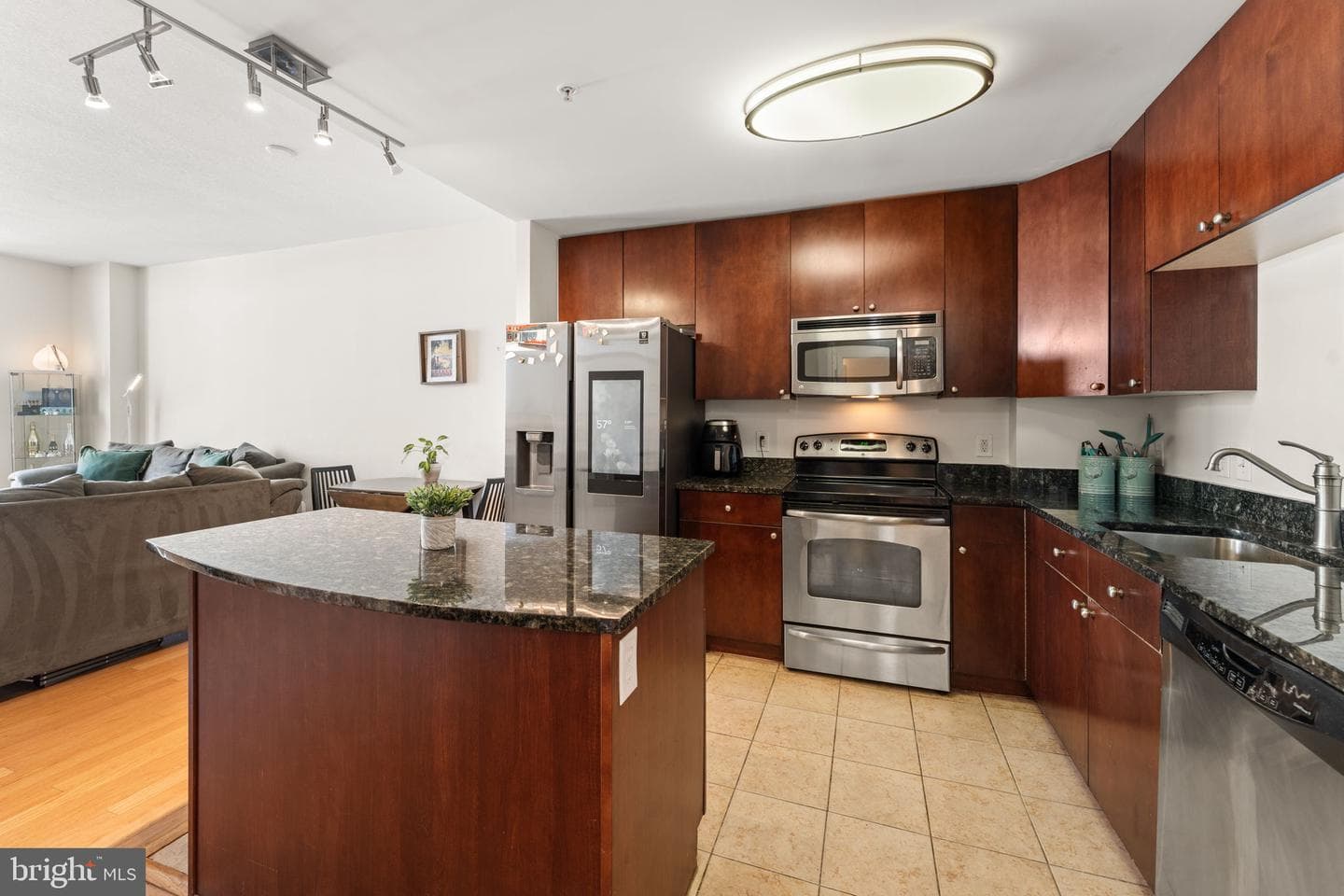 155 Potomac Passage #817 photo 12