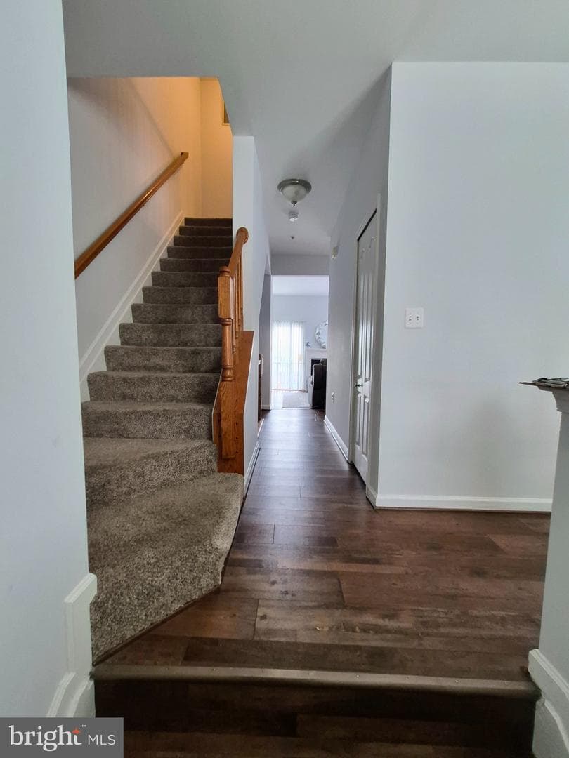 9709 Woodyard Circle photo 3