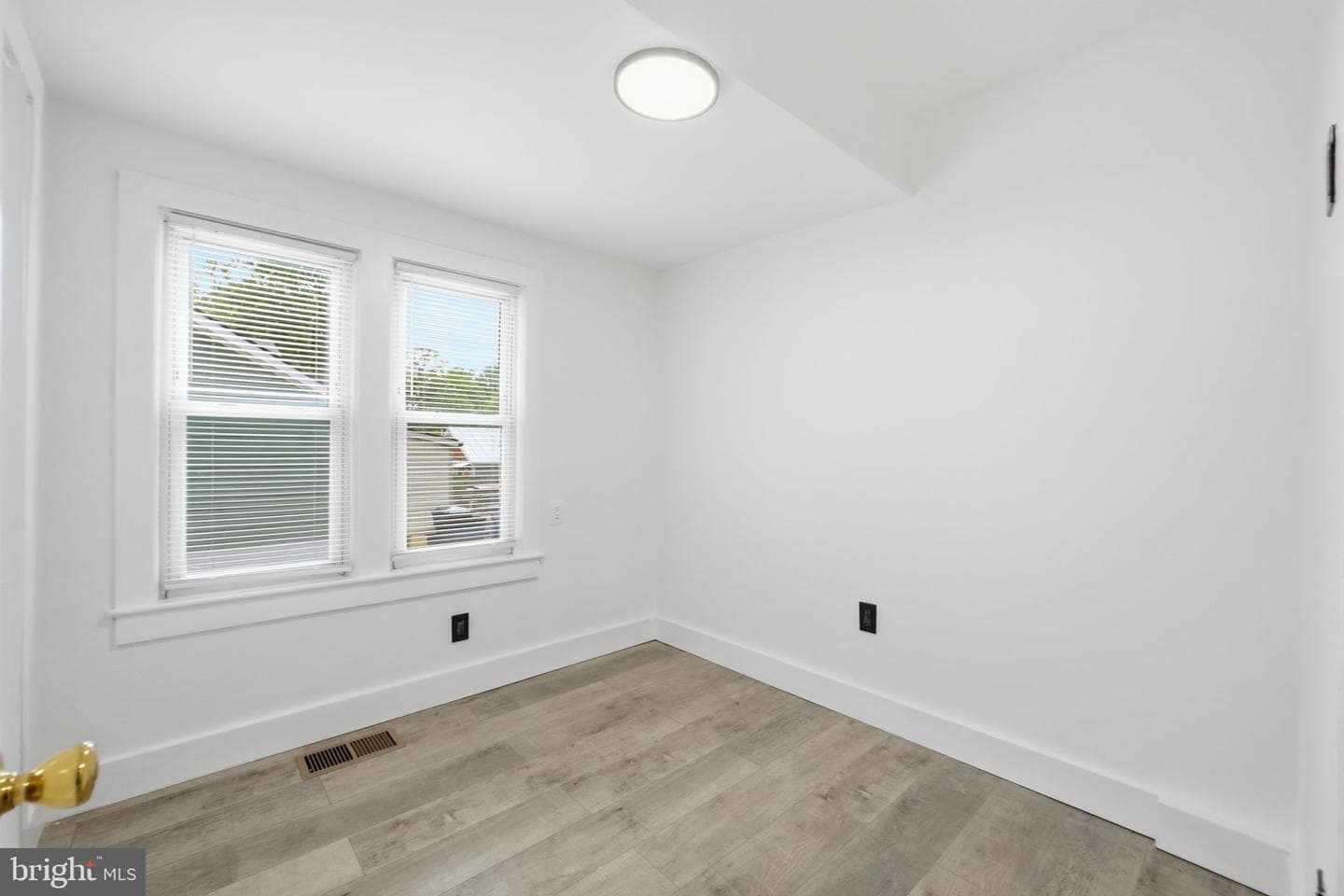 5906 Berwyn Road photo 28