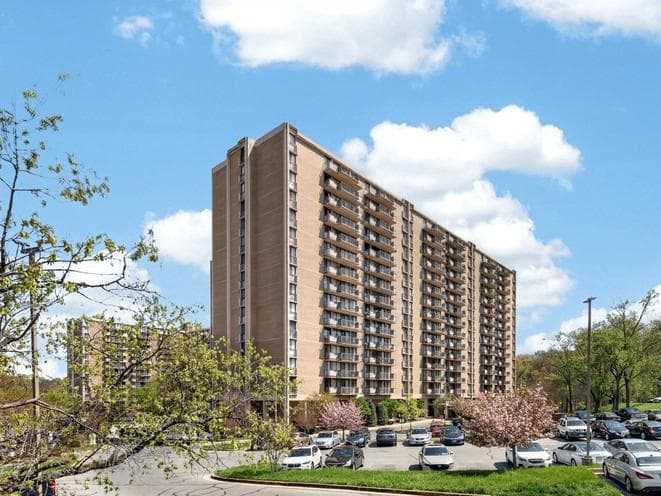 6100 Westchester Park Drive #913