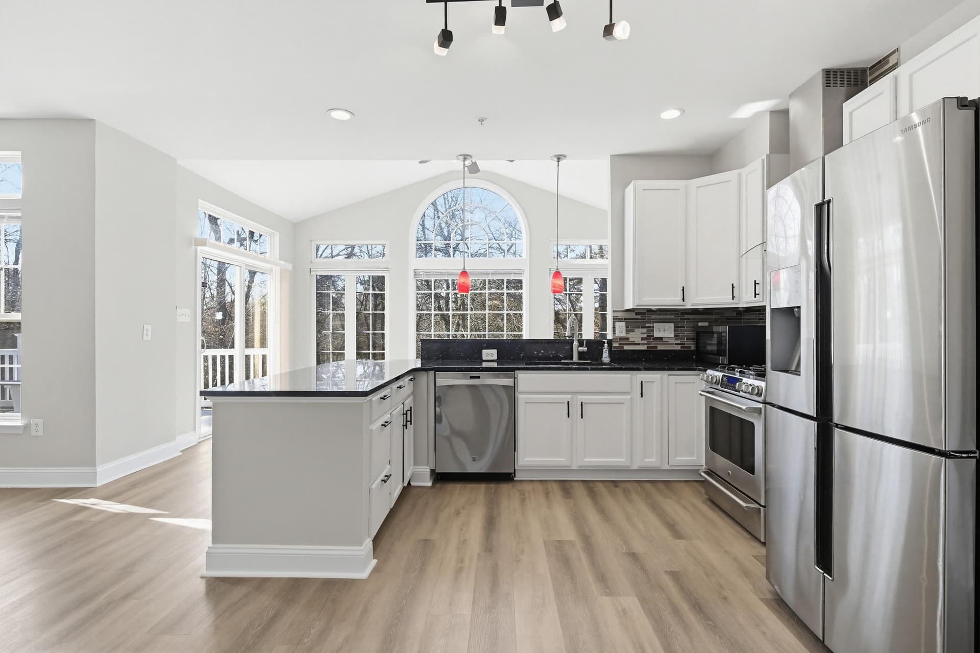 14603 Farnham Lane photo 14