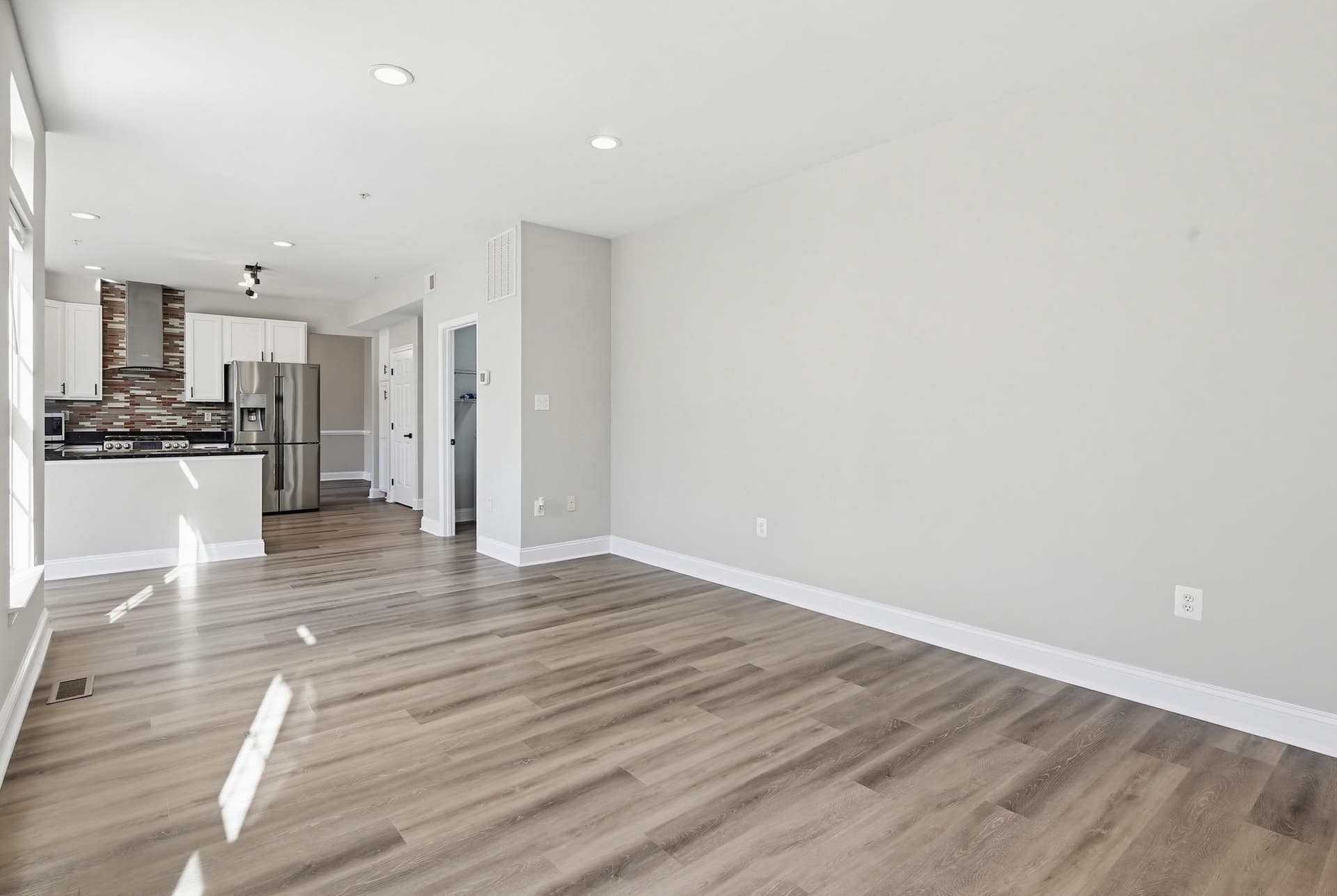 14603 Farnham Lane photo 22