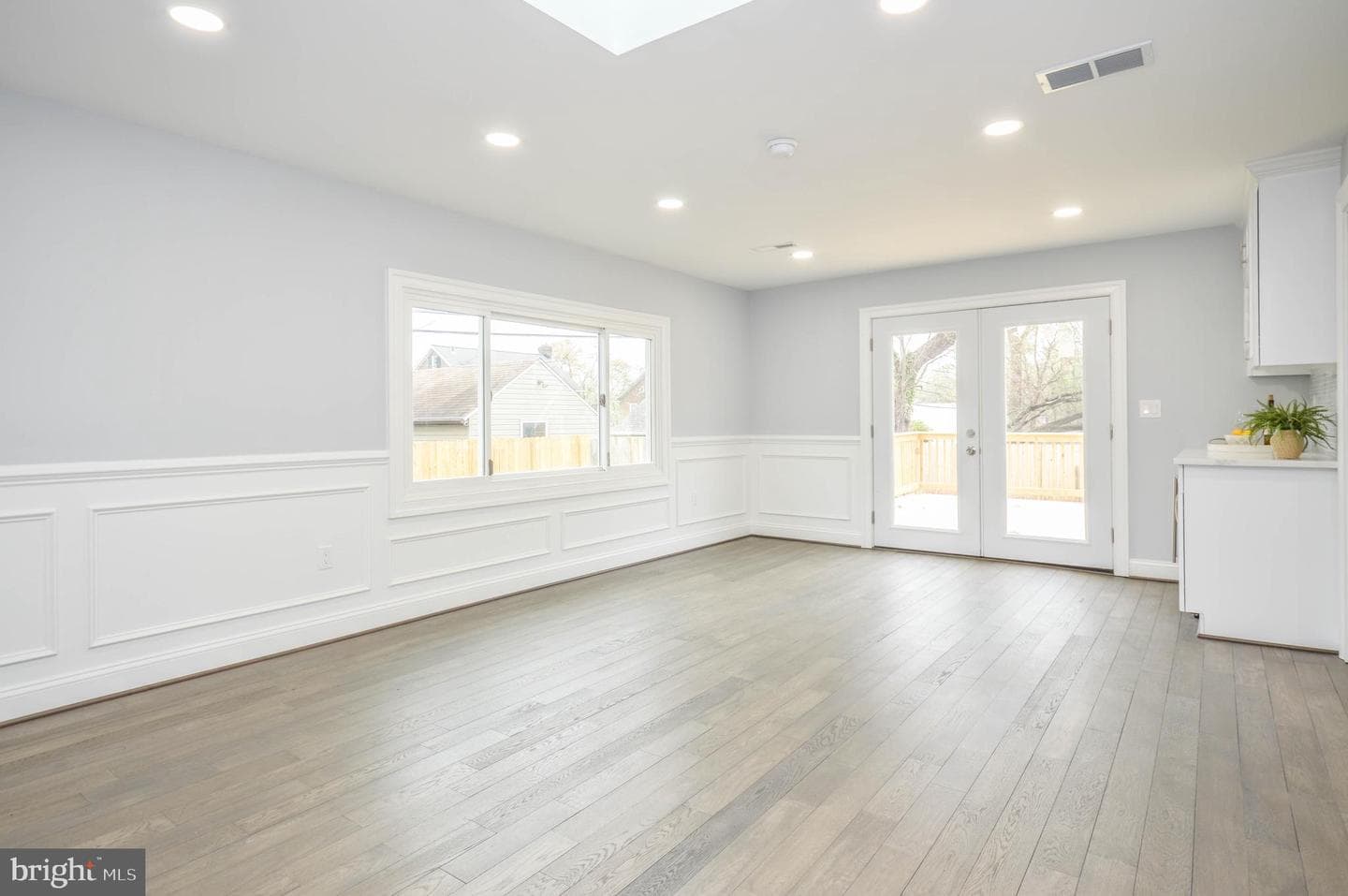 2807 Belleview photo 16