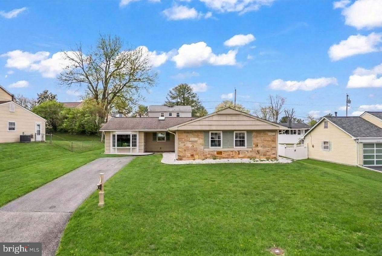 15717 Presswick Lane photo 3
