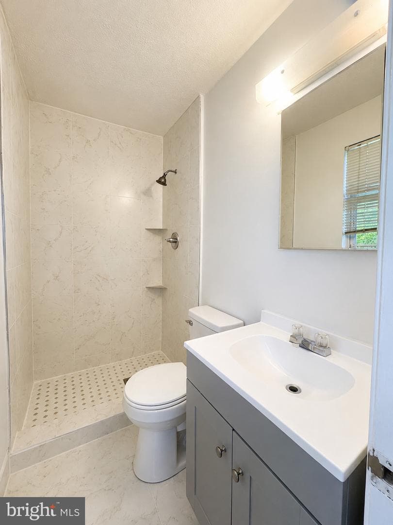 6204 Cipriano Road photo 11