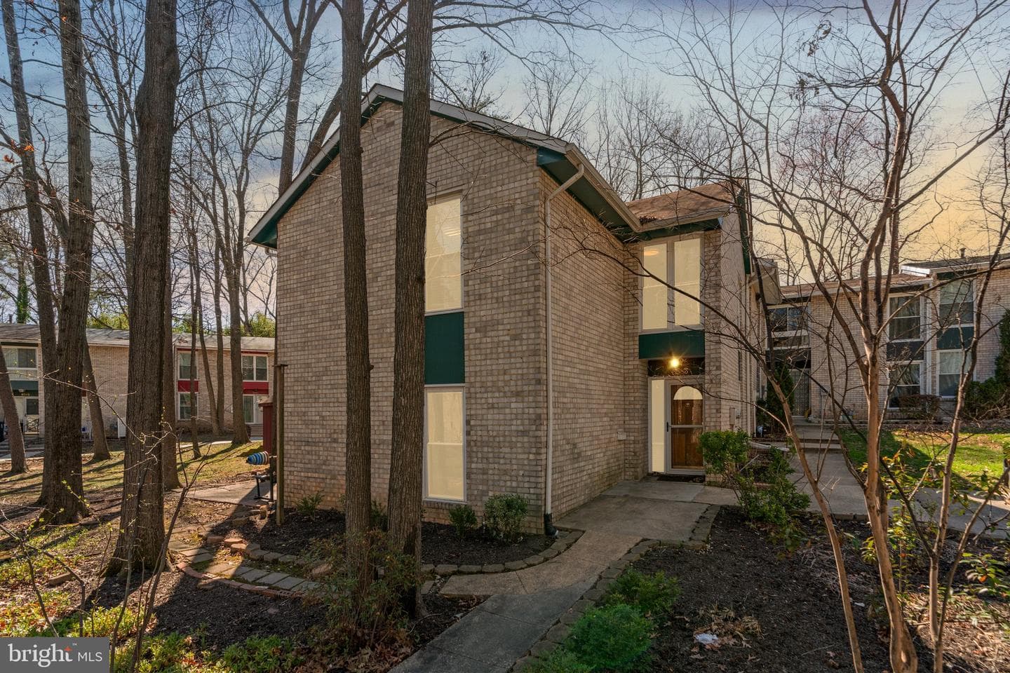 8583 Seasons Way