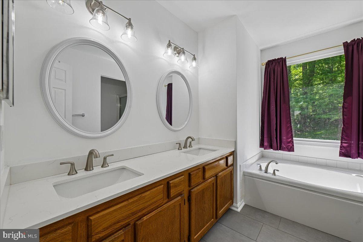 903 Brook Street photo 30